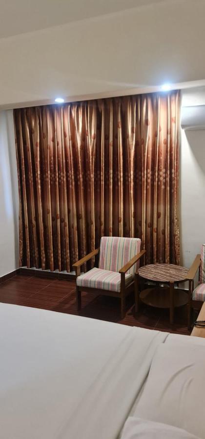 Paradise Hotel Tanjung Pinang Buitenkant foto