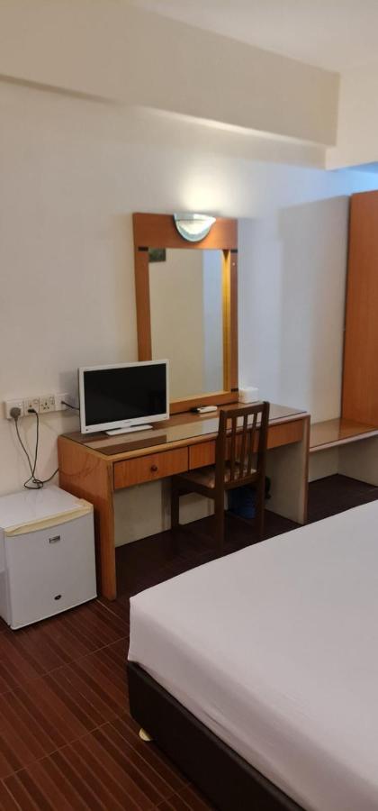 Paradise Hotel Tanjung Pinang Buitenkant foto