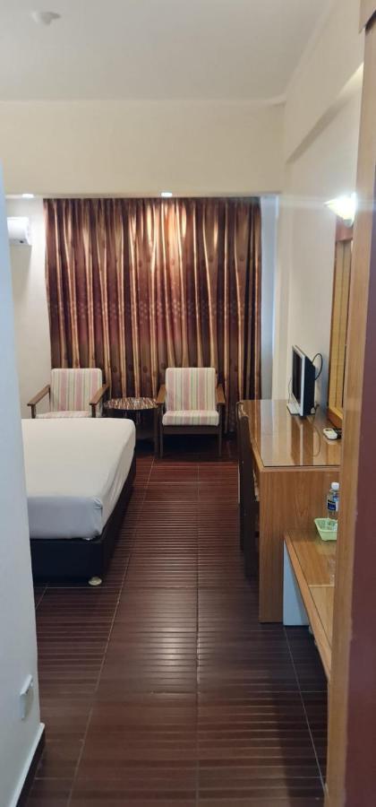 Paradise Hotel Tanjung Pinang Buitenkant foto