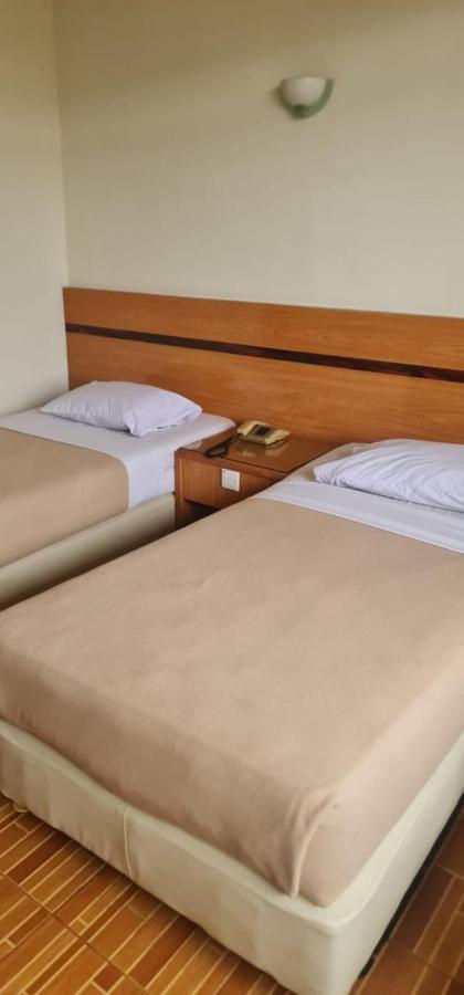 Paradise Hotel Tanjung Pinang Buitenkant foto
