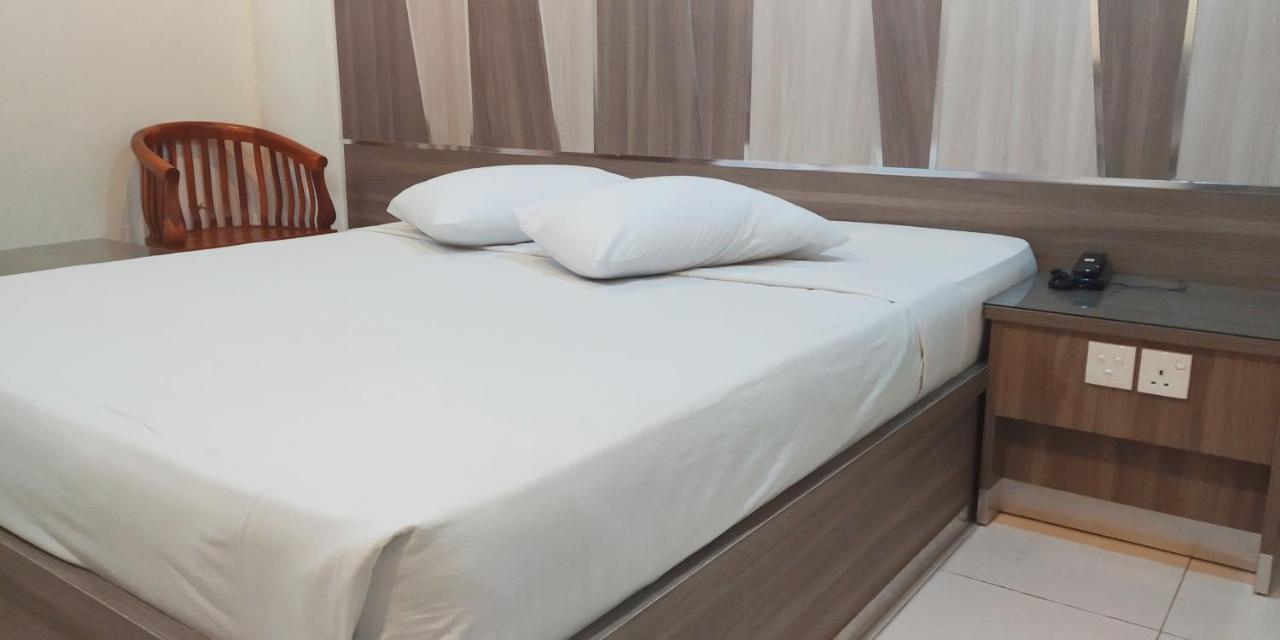 Paradise Hotel Tanjung Pinang Buitenkant foto
