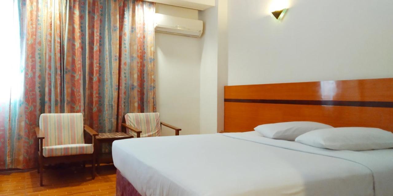 Paradise Hotel Tanjung Pinang Buitenkant foto