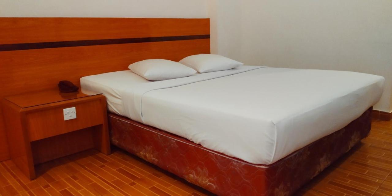 Paradise Hotel Tanjung Pinang Buitenkant foto