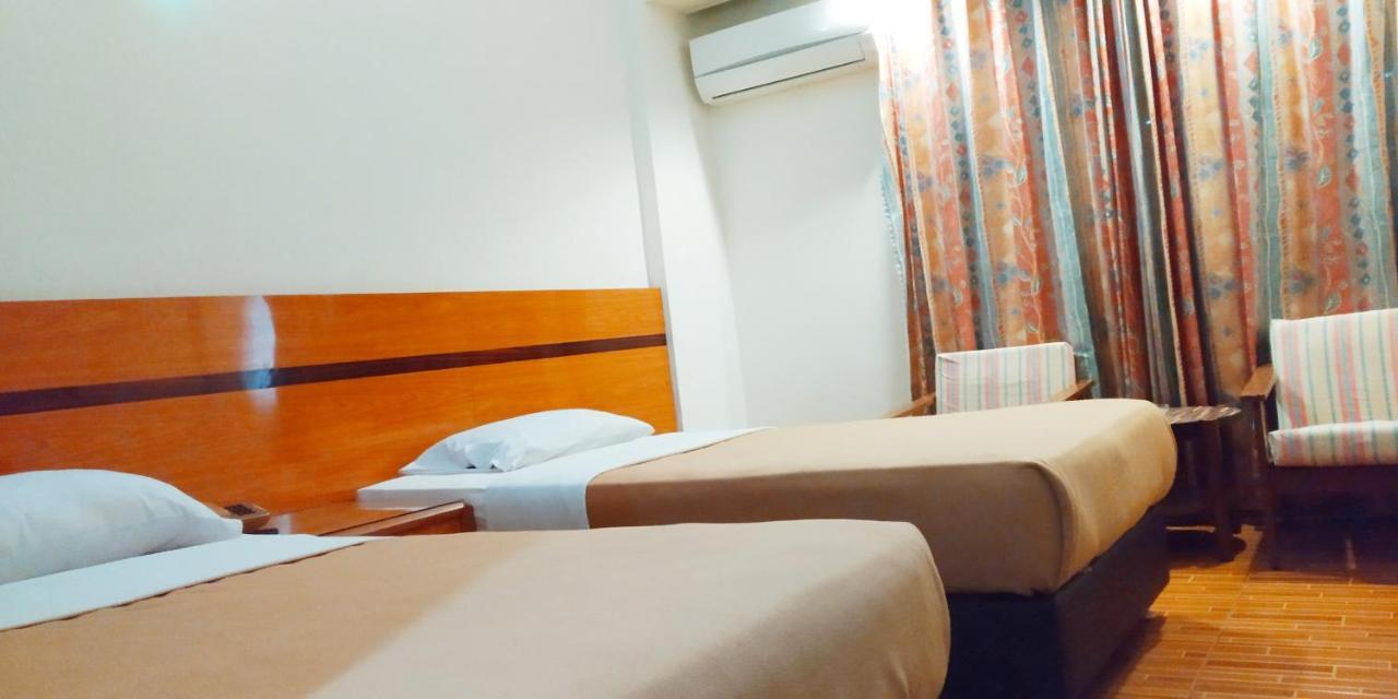 Paradise Hotel Tanjung Pinang Buitenkant foto