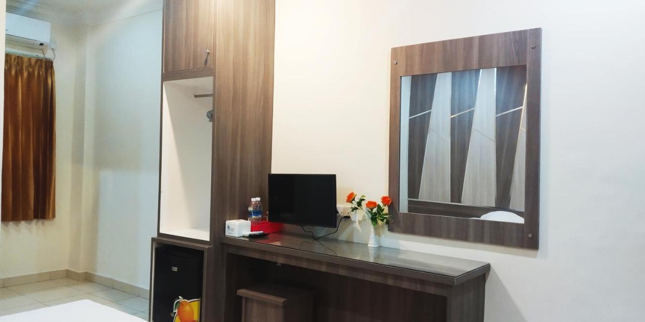 Paradise Hotel Tanjung Pinang Buitenkant foto