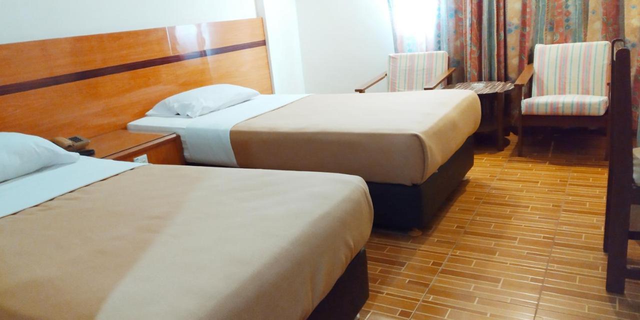 Paradise Hotel Tanjung Pinang Buitenkant foto